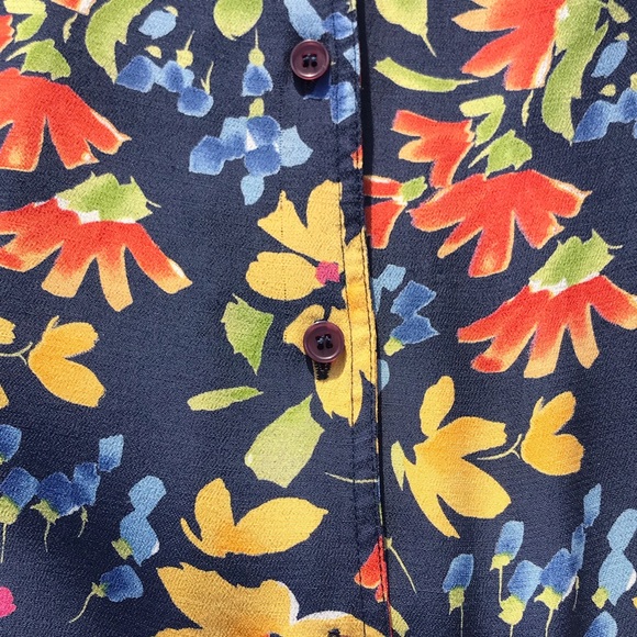 Women’s Short Sleeve Button Down Floral Top - Picture 10 of 16